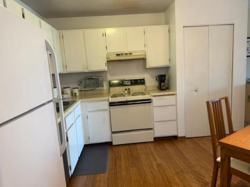Full appliance package including dishwasher.