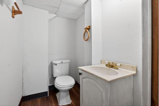 18_321_22nd_Ave_NE_Minneapolis_MN_55418_USA-Bathroom-DSC07425.jpg