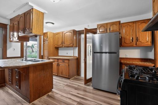 10_321_22nd_Ave_NE_Minneapolis_MN_55418_USA-Kitchen-DSC07418.jpg