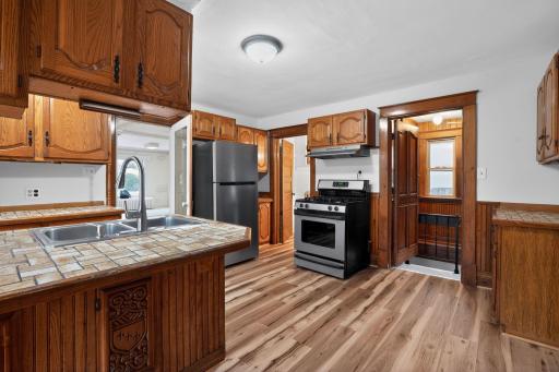 11_321_22nd_Ave_NE_Minneapolis_MN_55418_USA-Kitchen-DSC07419.jpg