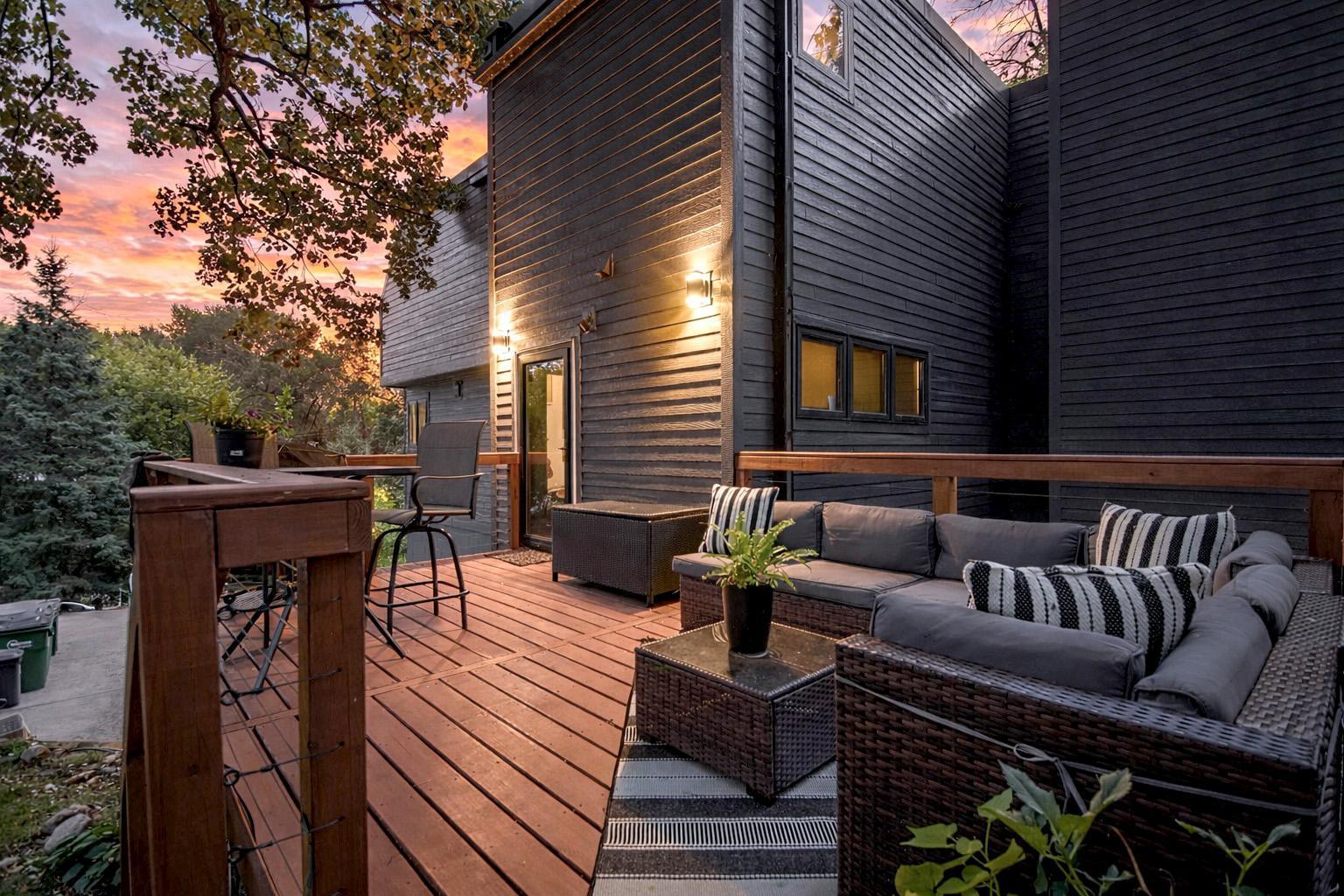 004 Exterior Deck.jpg