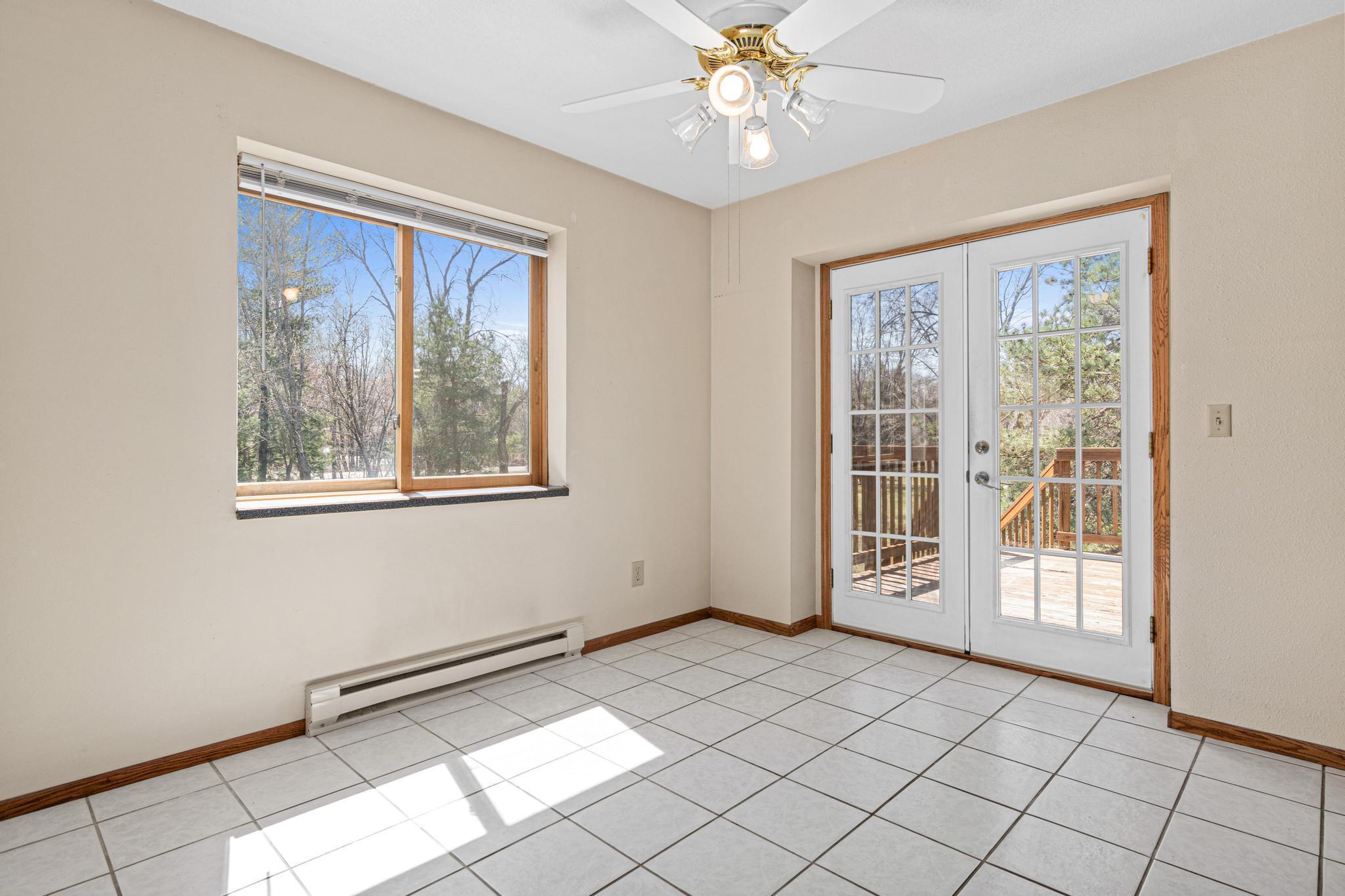 Dining area looking to deck.jpg