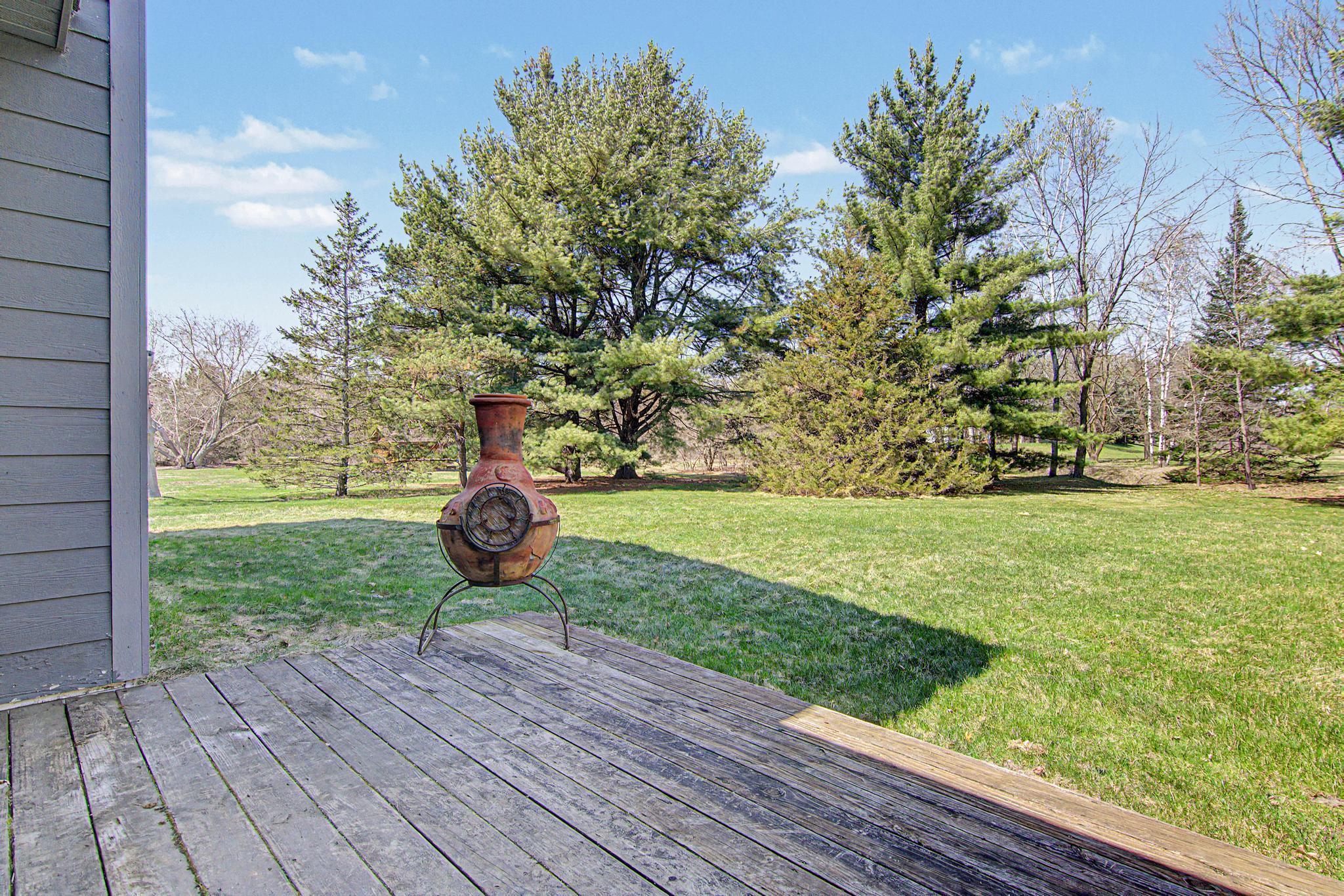 Rear yard sitting area.jpg