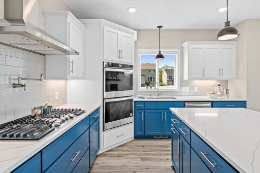 A high-end gourmet kitchen you can be proud to entertain in!