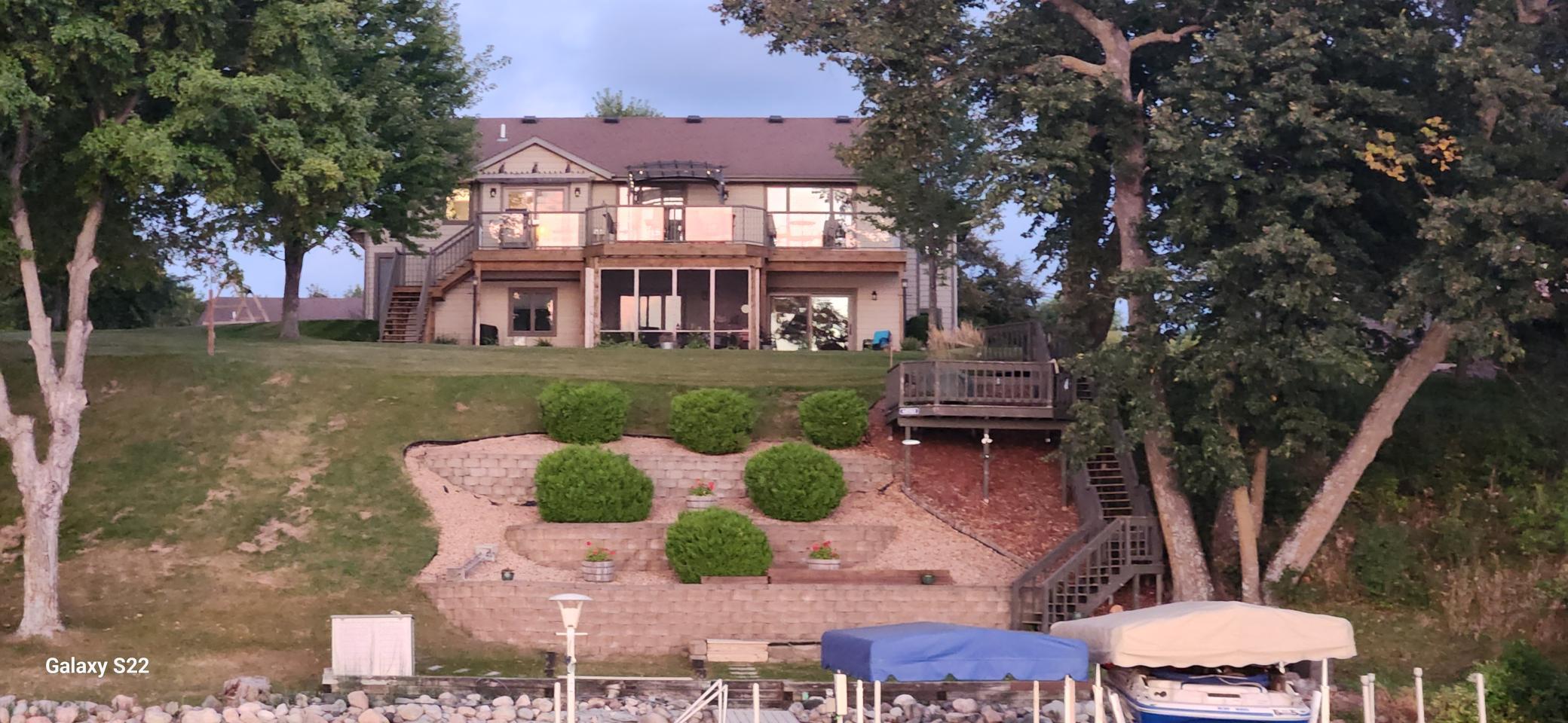 lakeside of house.jpg