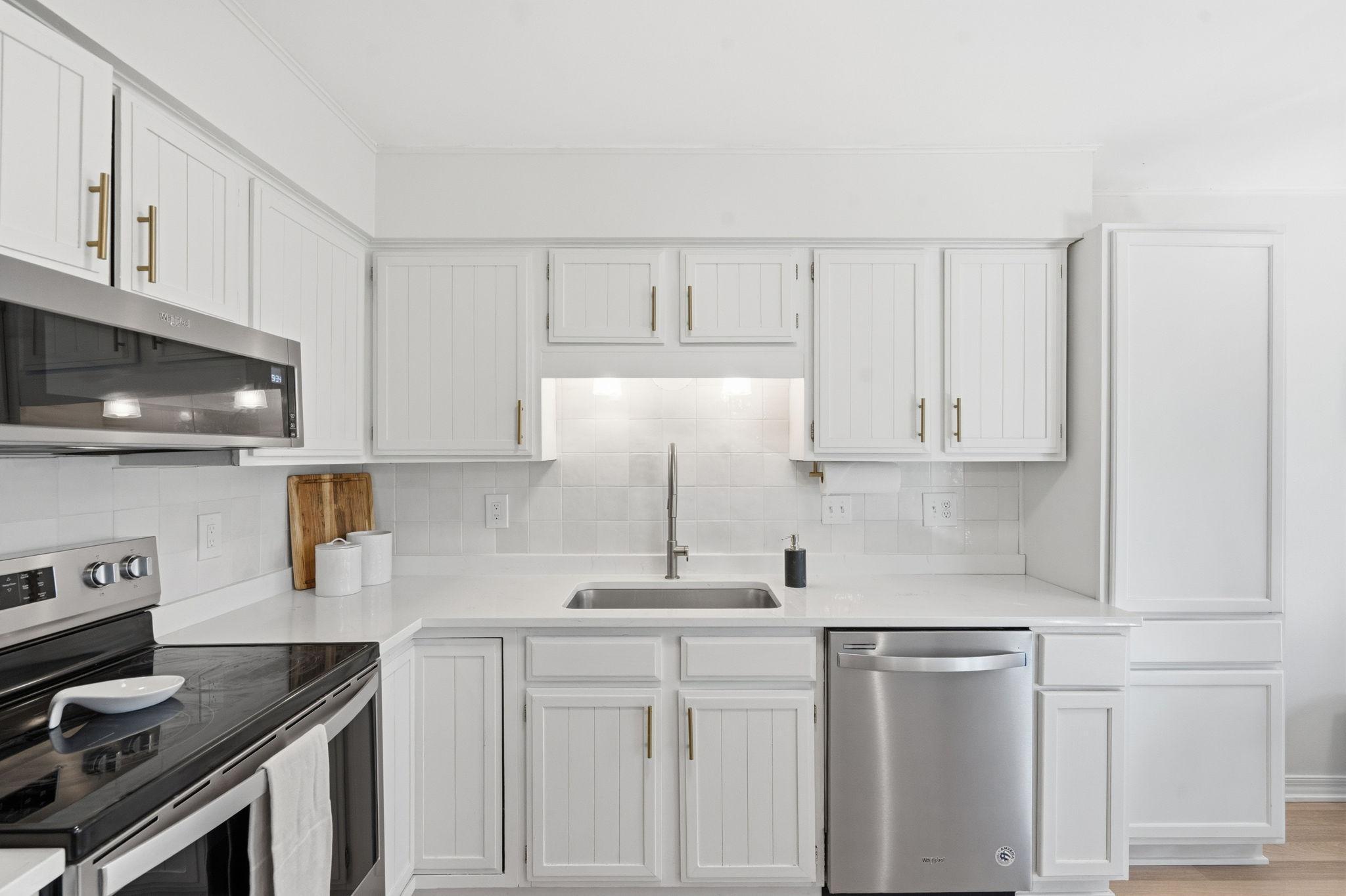 23-web-or-mls-6125 Creek View Trail-23.jpg