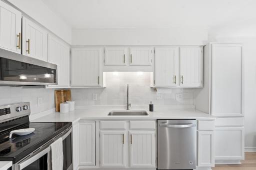 23-web-or-mls-6125 Creek View Trail-23.jpg