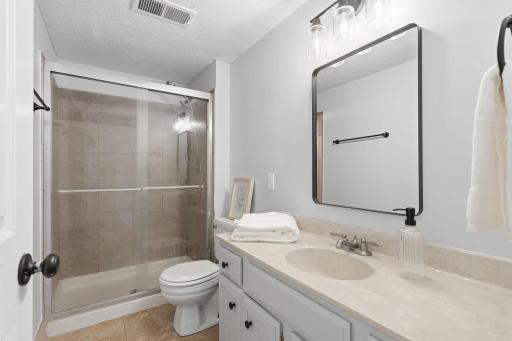 39-web-or-mls-6125 Creek View Trail-37.jpg