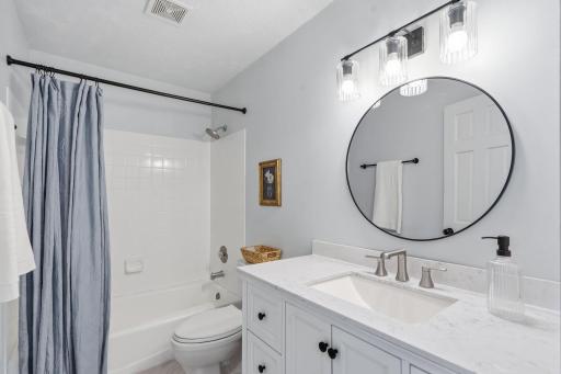 30-web-or-mls-6125 Creek View Trail-30.jpg