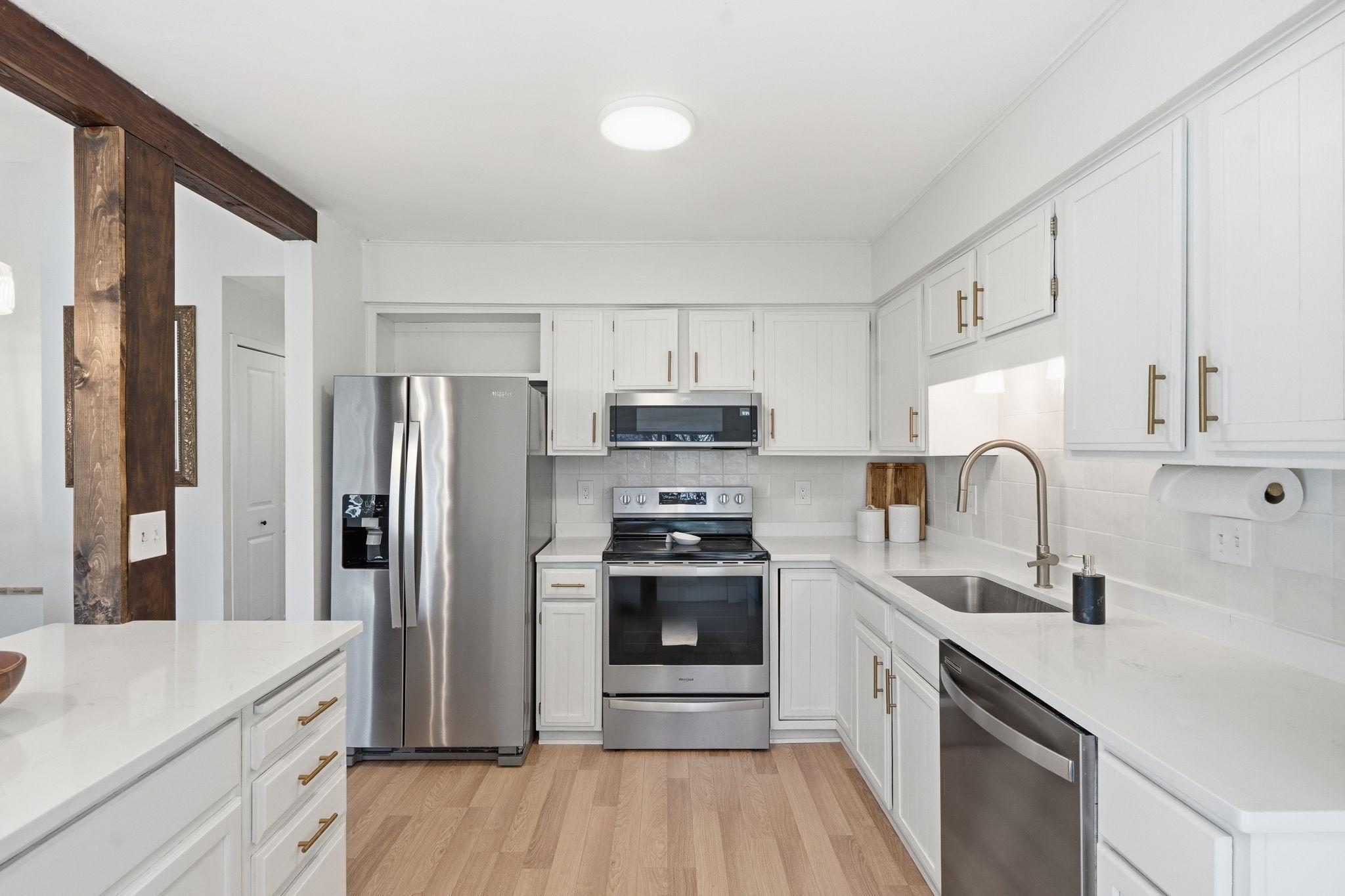 22-web-or-mls-6125 Creek View Trail-22.jpg