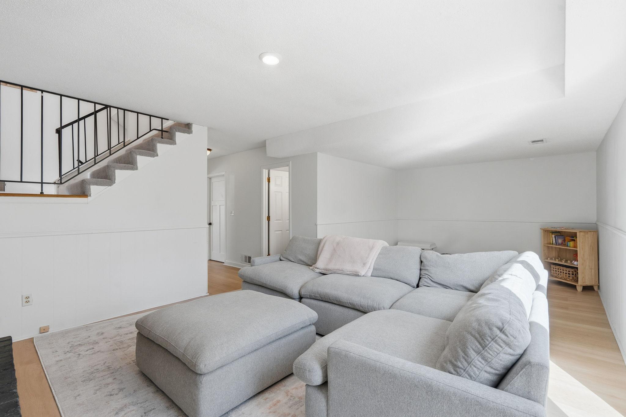 36-web-or-mls-6125 Creek View Trail-34.jpg