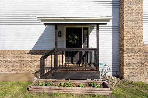 8-web-or-mls-6125 Creek View Trail-8.jpg