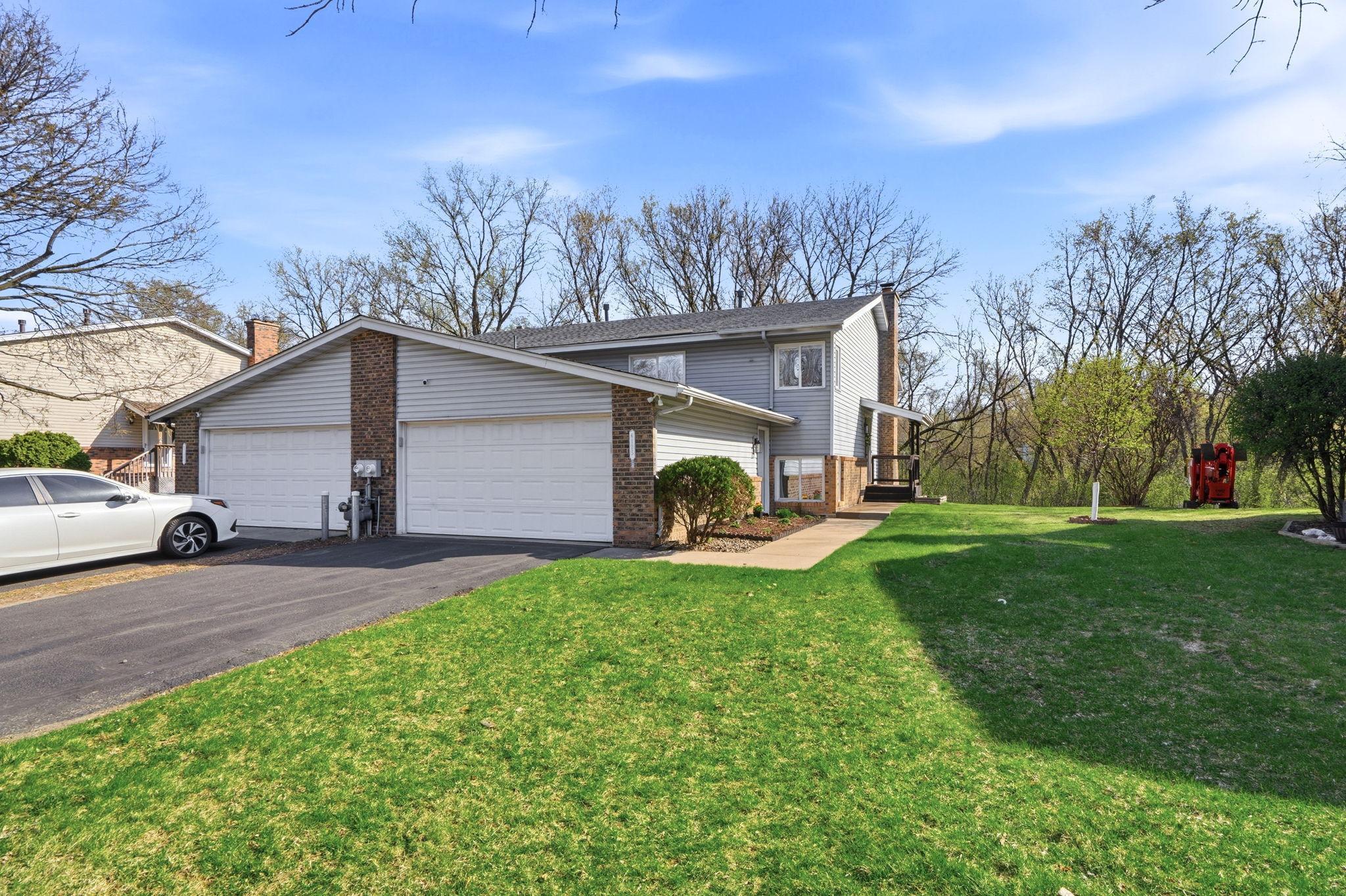 1-web-or-mls-6125 Creek View Trail-1.jpg