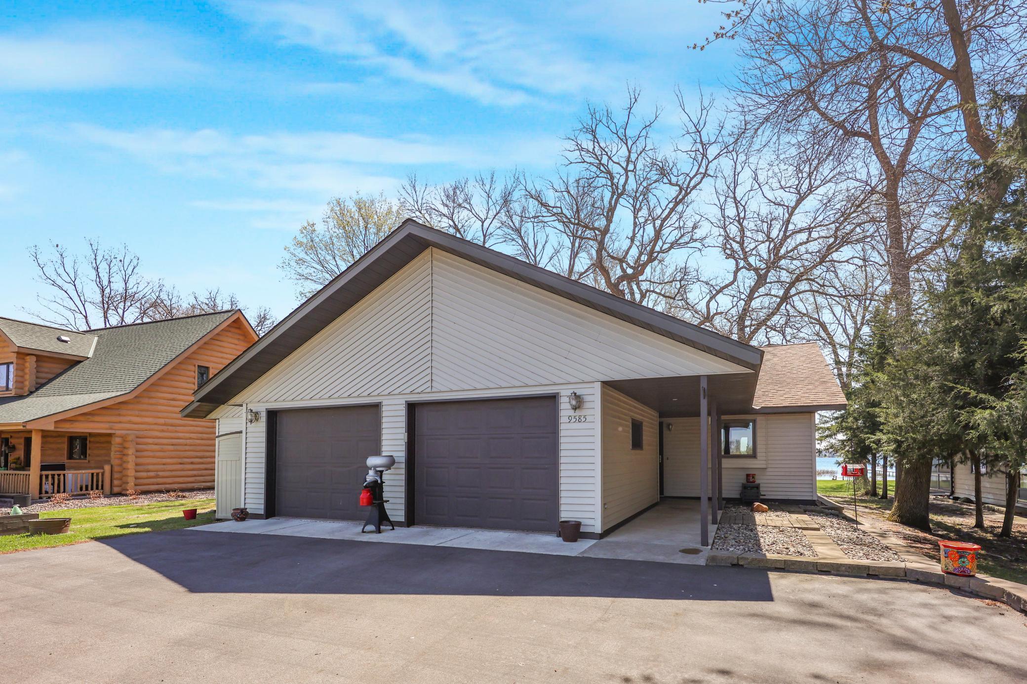 9585 garage full.jpg