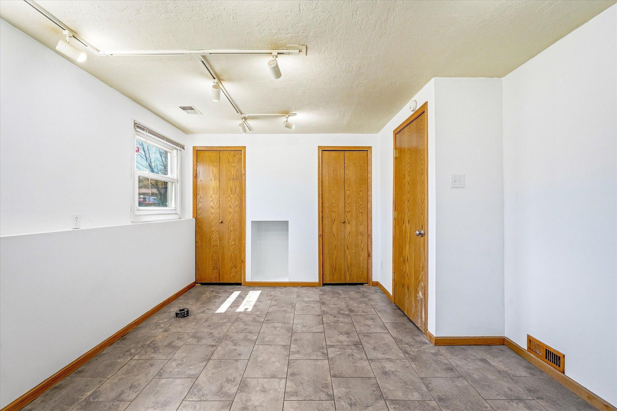 24-168th St W-24.jpg