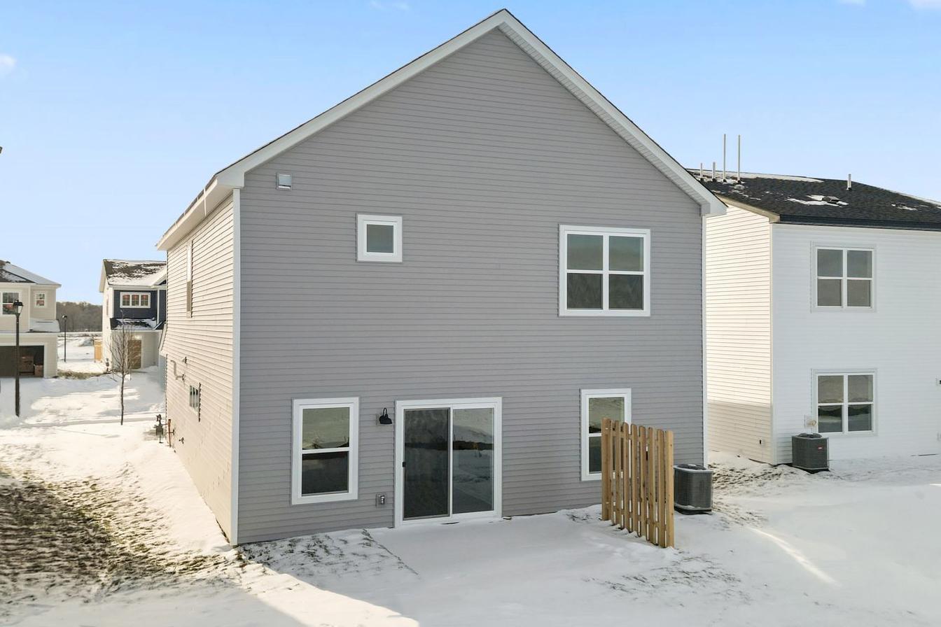 Similar model for illustration purposes