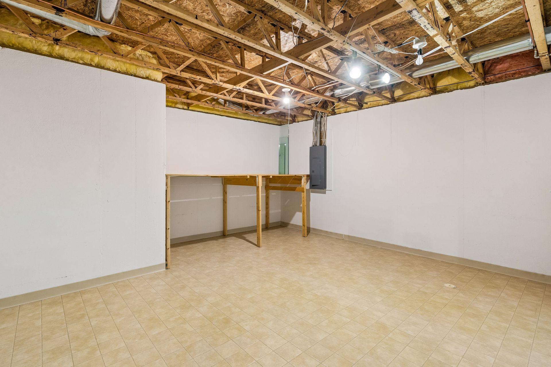 15156 Dundee Avenue - Spacecrafting - 0040.jpg