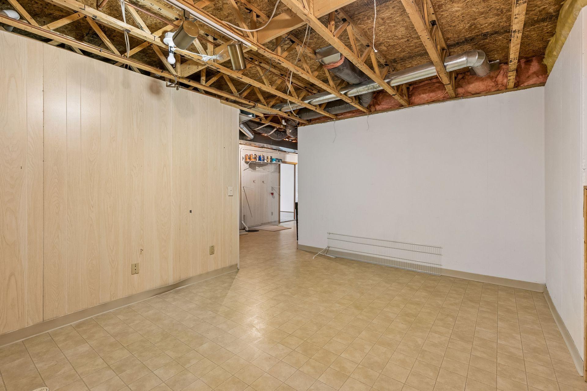 15156 Dundee Avenue - Spacecrafting - 0041.jpg