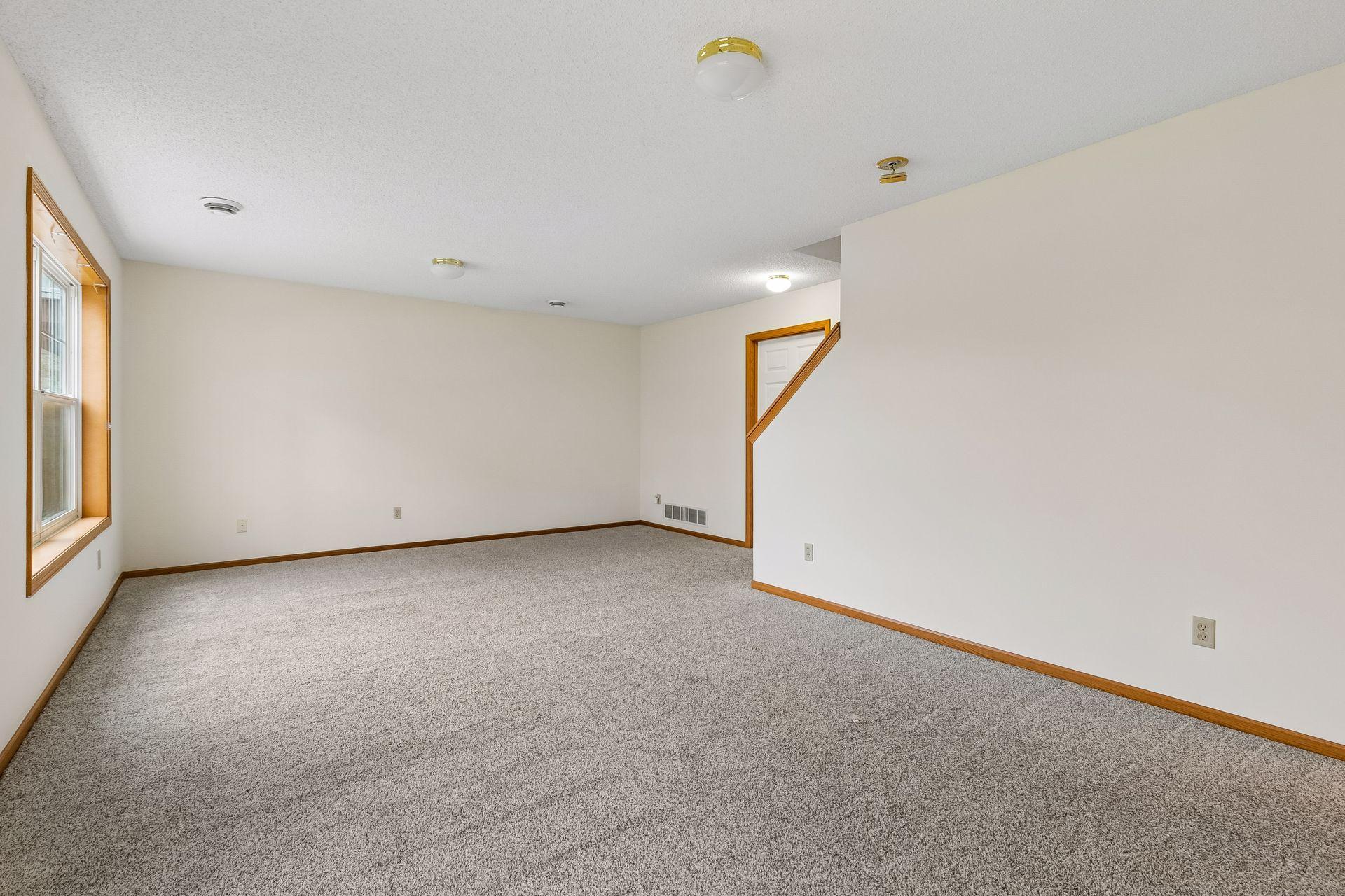 15156 Dundee Avenue - Spacecrafting - 0035.jpg