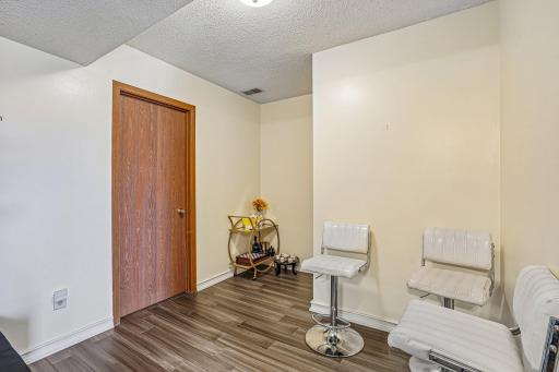 33-web-or-mls-134th St-S2204-033.jpg