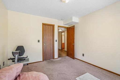 32-web-or-mls-134th St-S2204-032.jpg