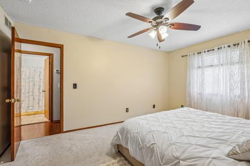 23-web-or-mls-134th St-S2204-023.jpg