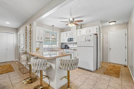 12-web-or-mls-134th St-S2204-012.jpg