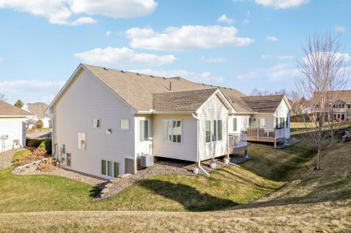 The lifestyle here extends well beyond the cul-de-sac, putting you right in the middle of some of the best recreation in the South Metro. Youâre just minutes from the Prior Lake Pickleball Courts and the miles of walking trails.