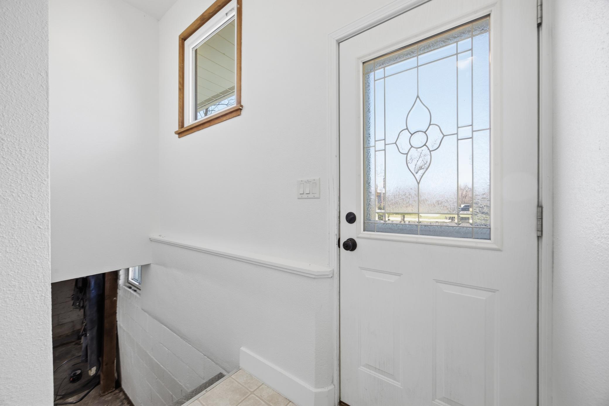 Side Entry / Steps to basement