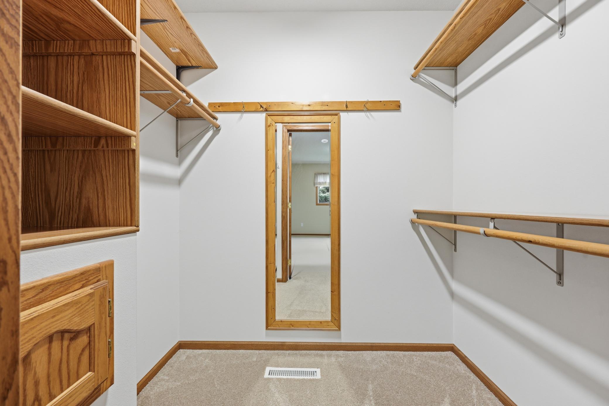 Walk-In-Closet