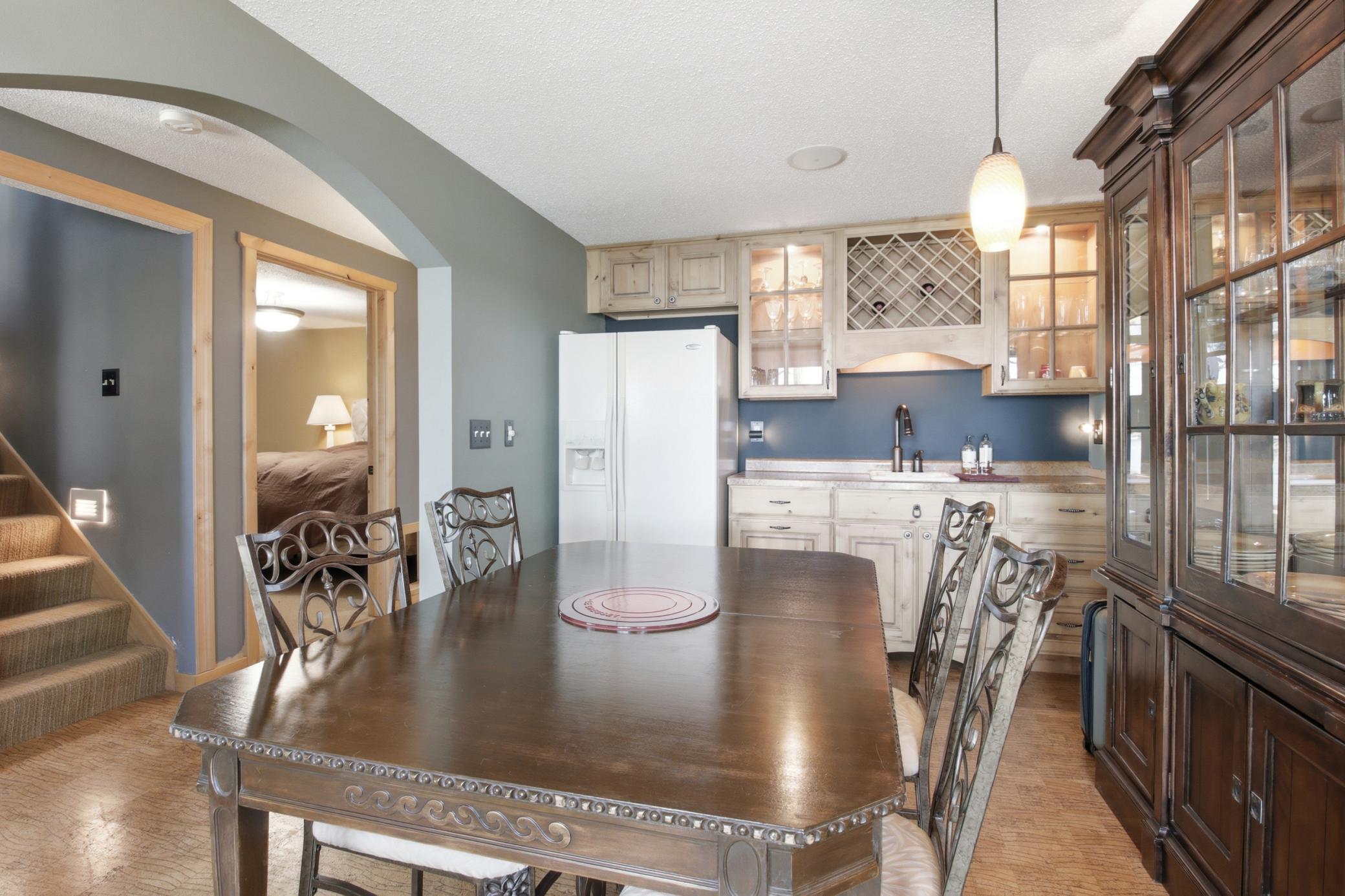 23_17-8 ave, cameron.jpg