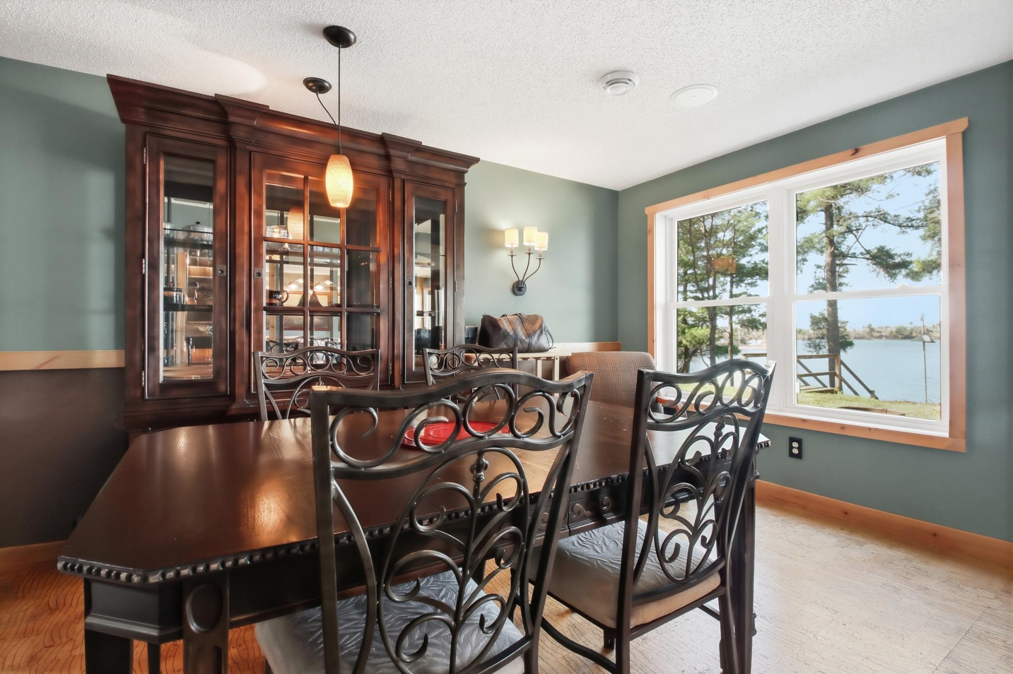 21_15-8 ave, cameron.jpg