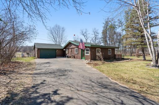 Through the gates of Breezy Point Resort & take a left. So close to all the amenities that the resort has to offer!
Golf, beaches, boating, restaurants, shopping....it's all HERE waiting for YOU!