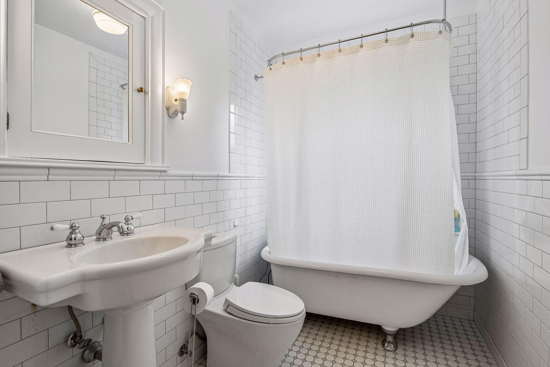 2nd floor full bath.