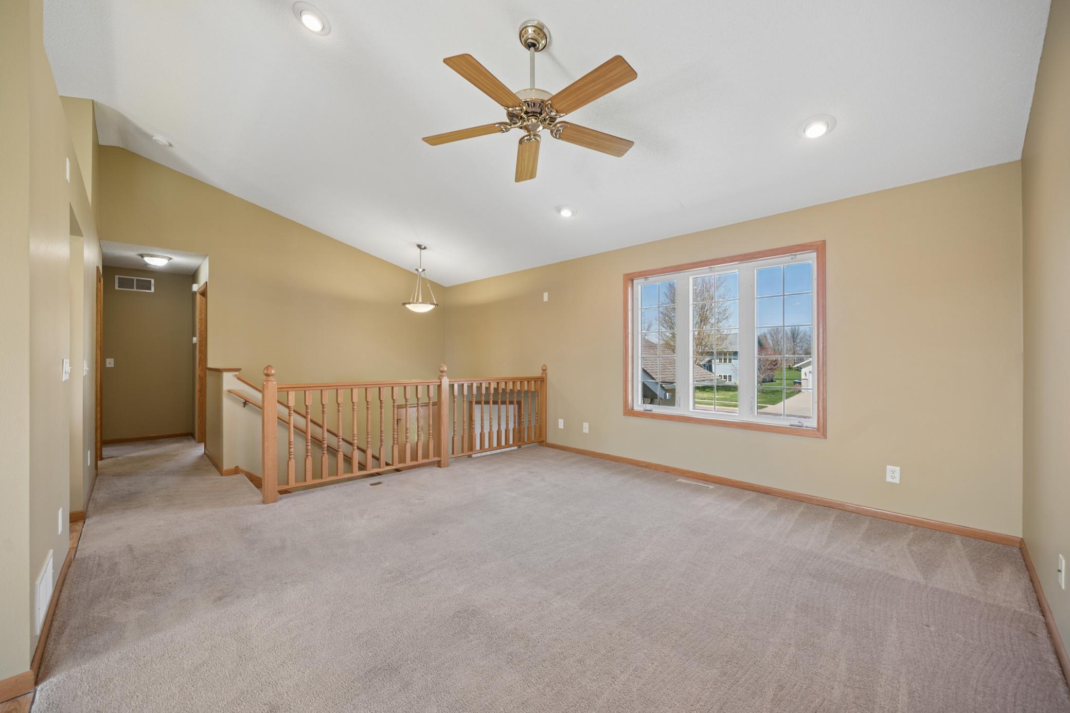 5_7iv09466_livingroom 2.jpg