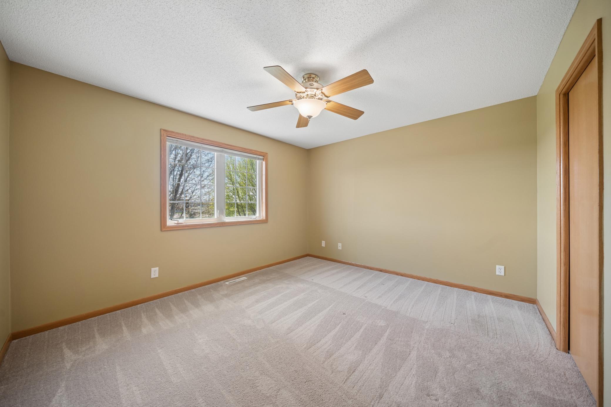 14_7iv09511_Bed 1.jpg