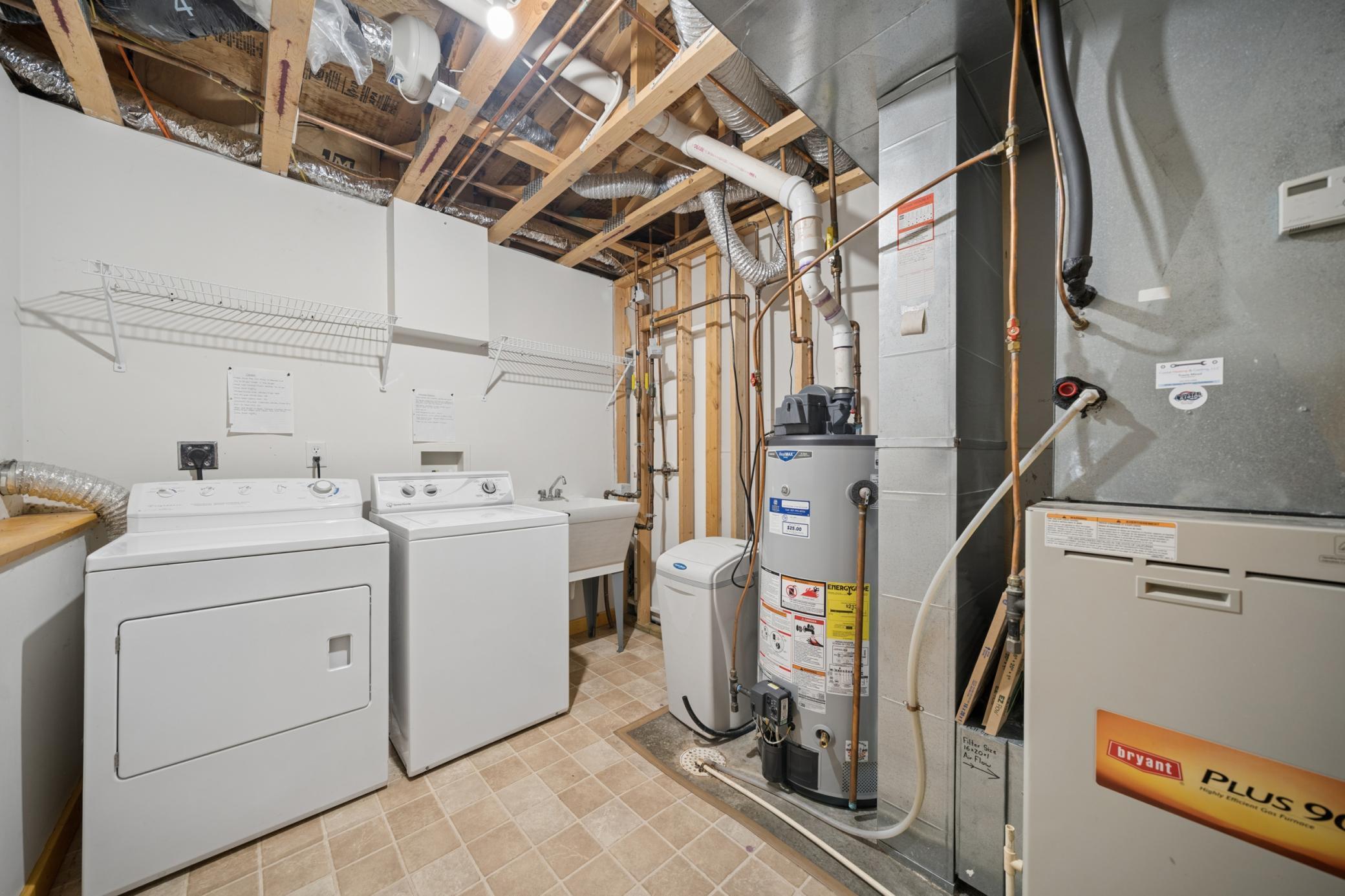 27_7iv09561_Laundry Lower.jpg