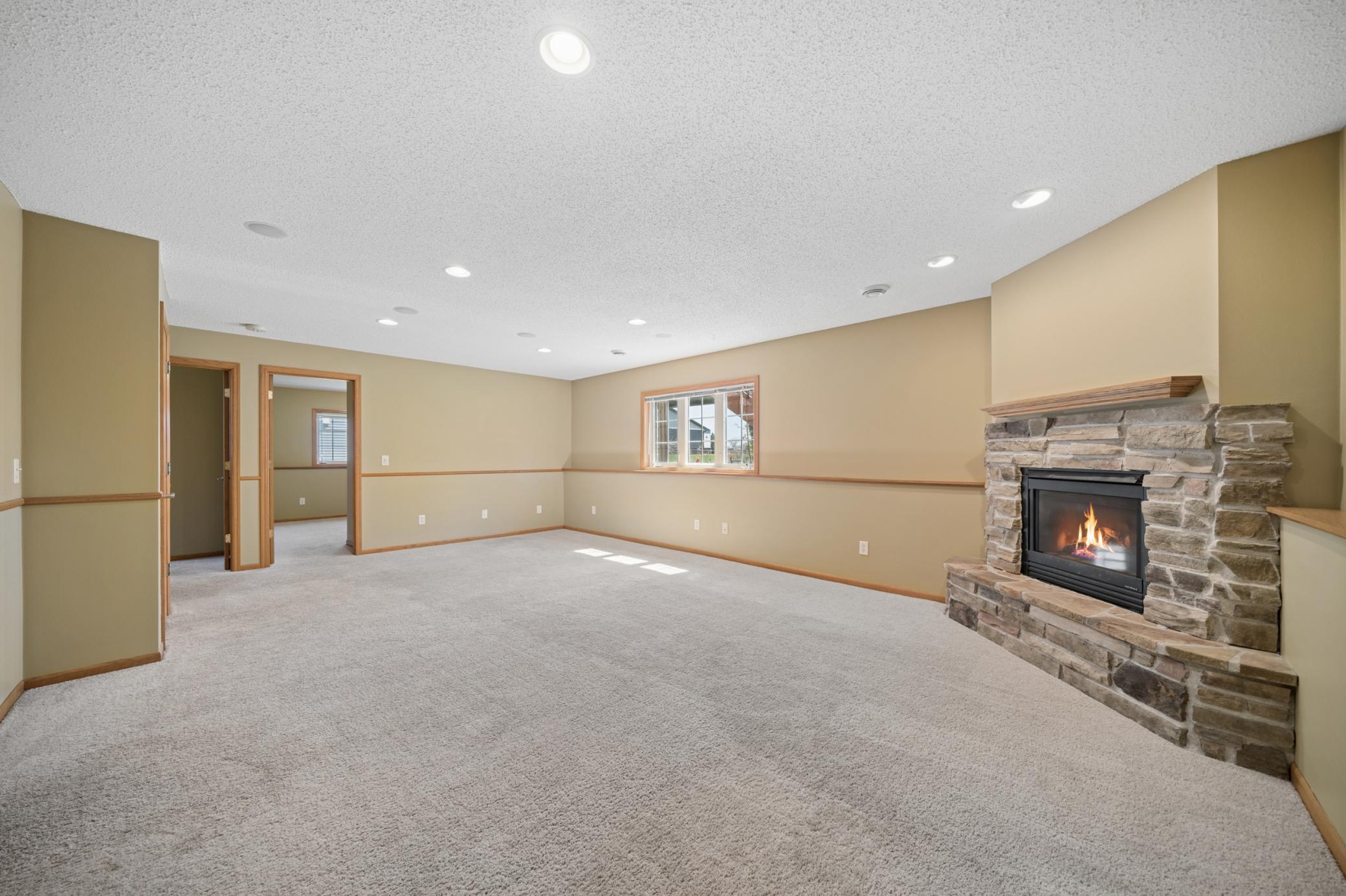 20_7iv09536 fire-Close up.jpg