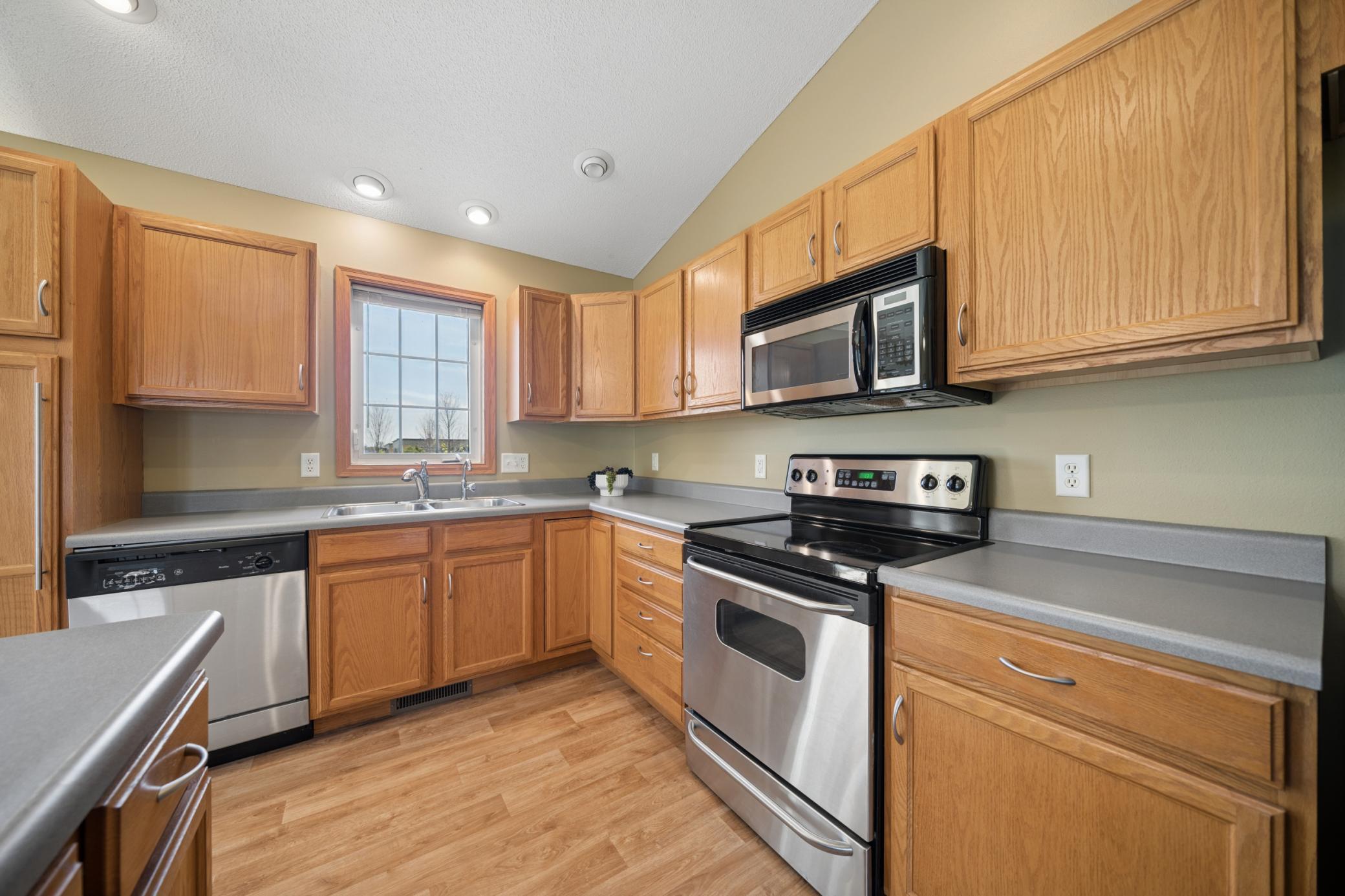 12_7iv09501_Kitchen 3.jpg