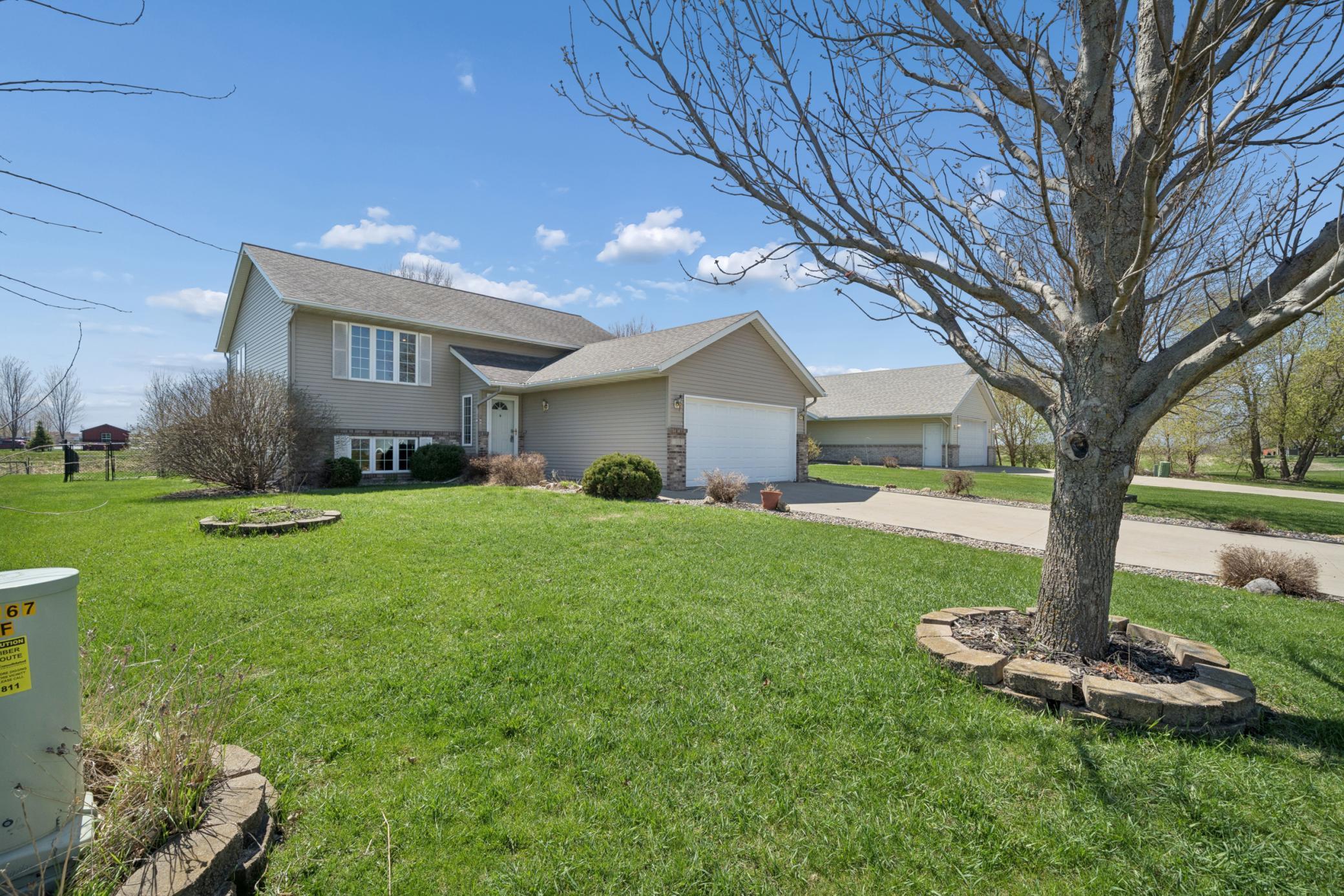 2_7iv09426_outside Front 2.jpg