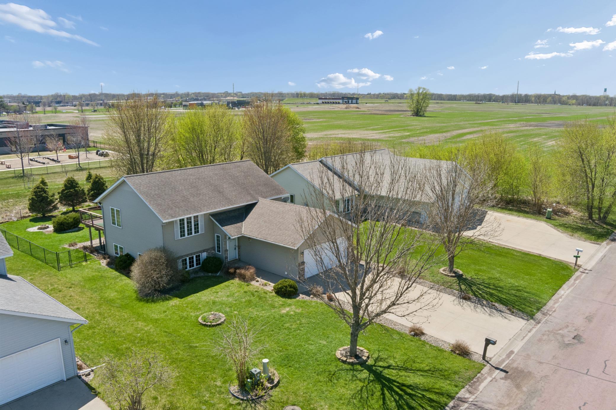 2,5_max_0001_Aerial Front.jpg