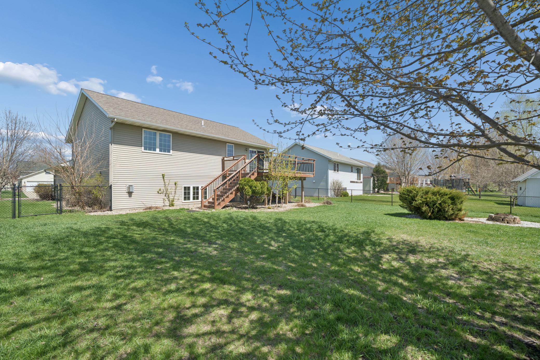 29_7iv09441_backyard 2.jpg