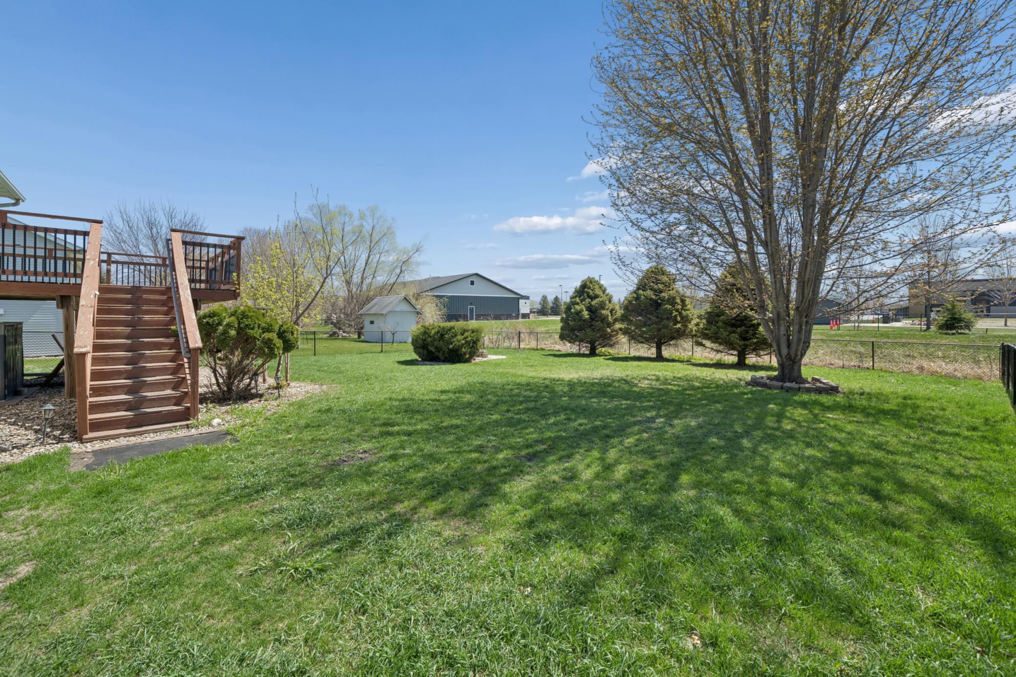 28_7iv09436_Backyard 1.jpg