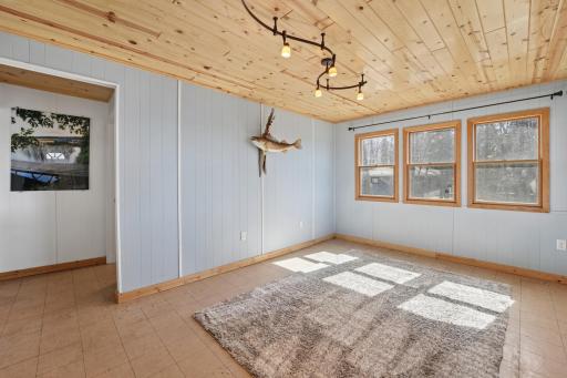 Other view of the sunroom, again lots of natural light!!