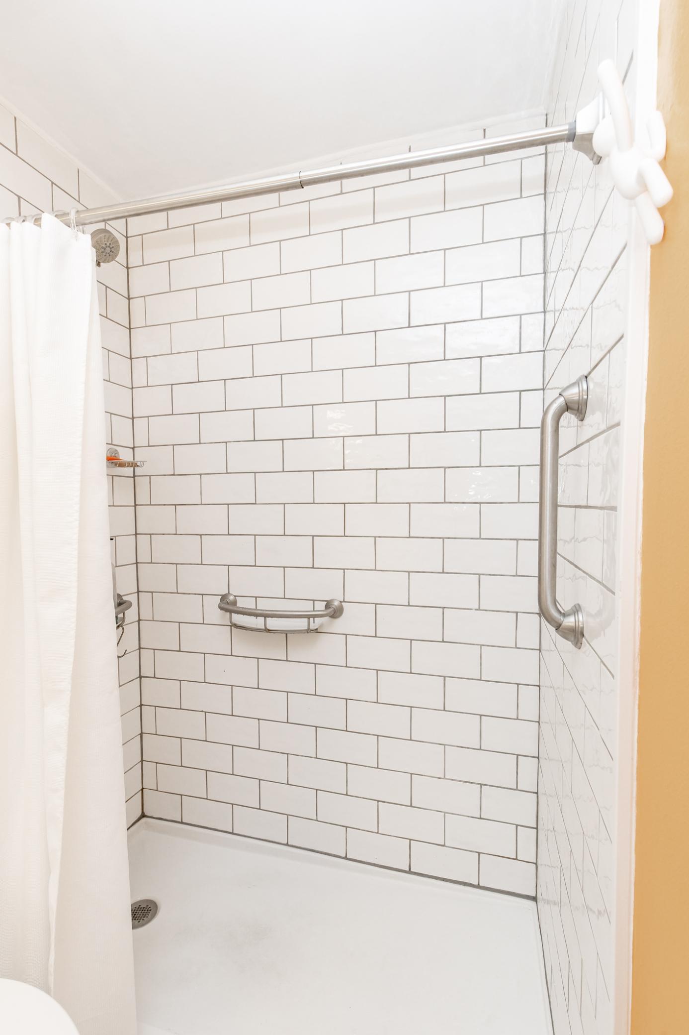Bathroom 1 - 3/4
