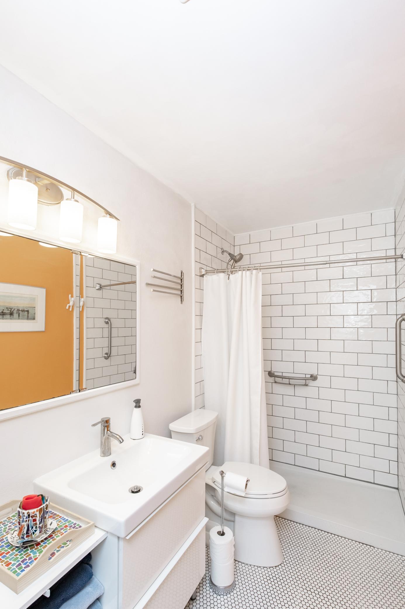 Bathroom 1 - 3/4