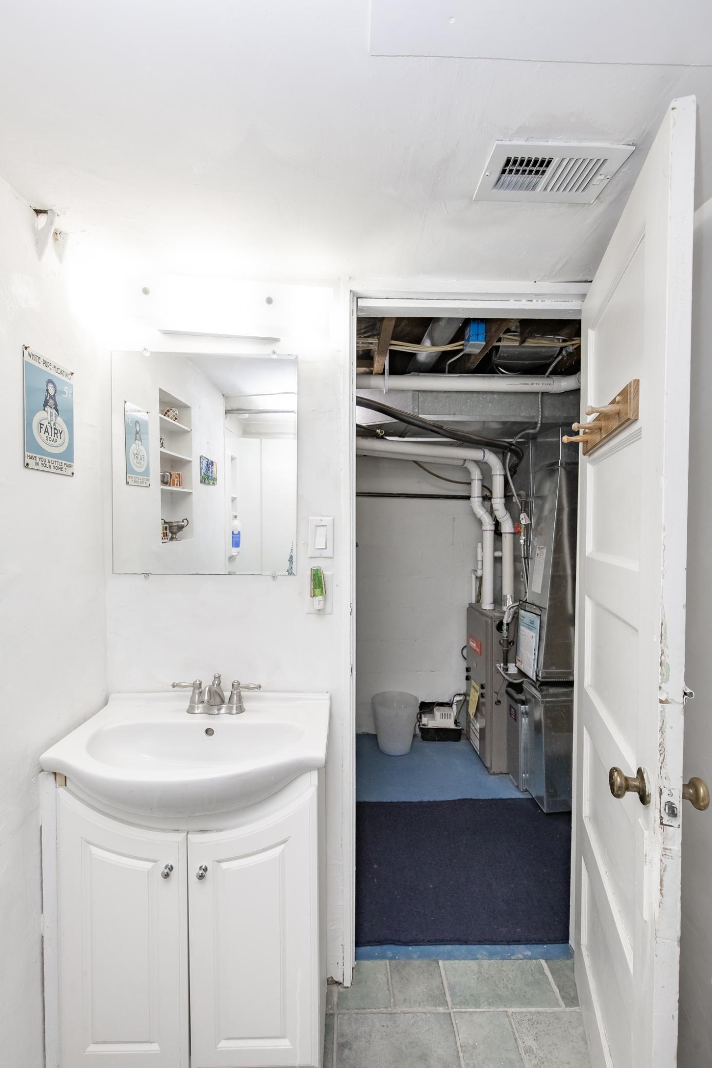 Bathroom 2 - Full