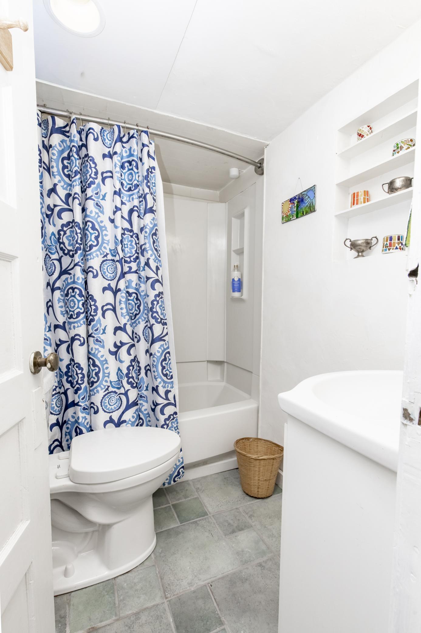 Bathroom 2 - Full