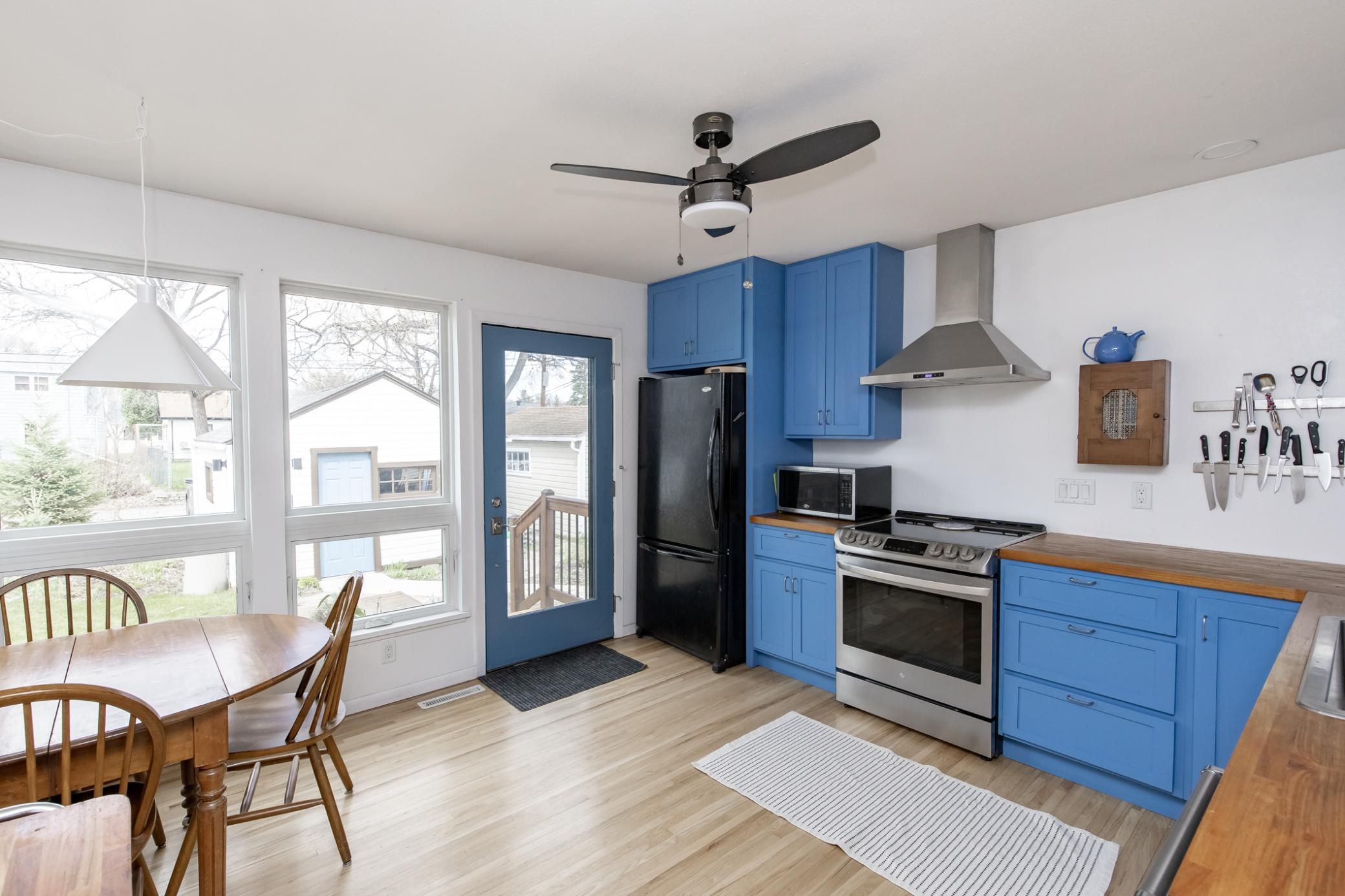 Eat-in Kitchen