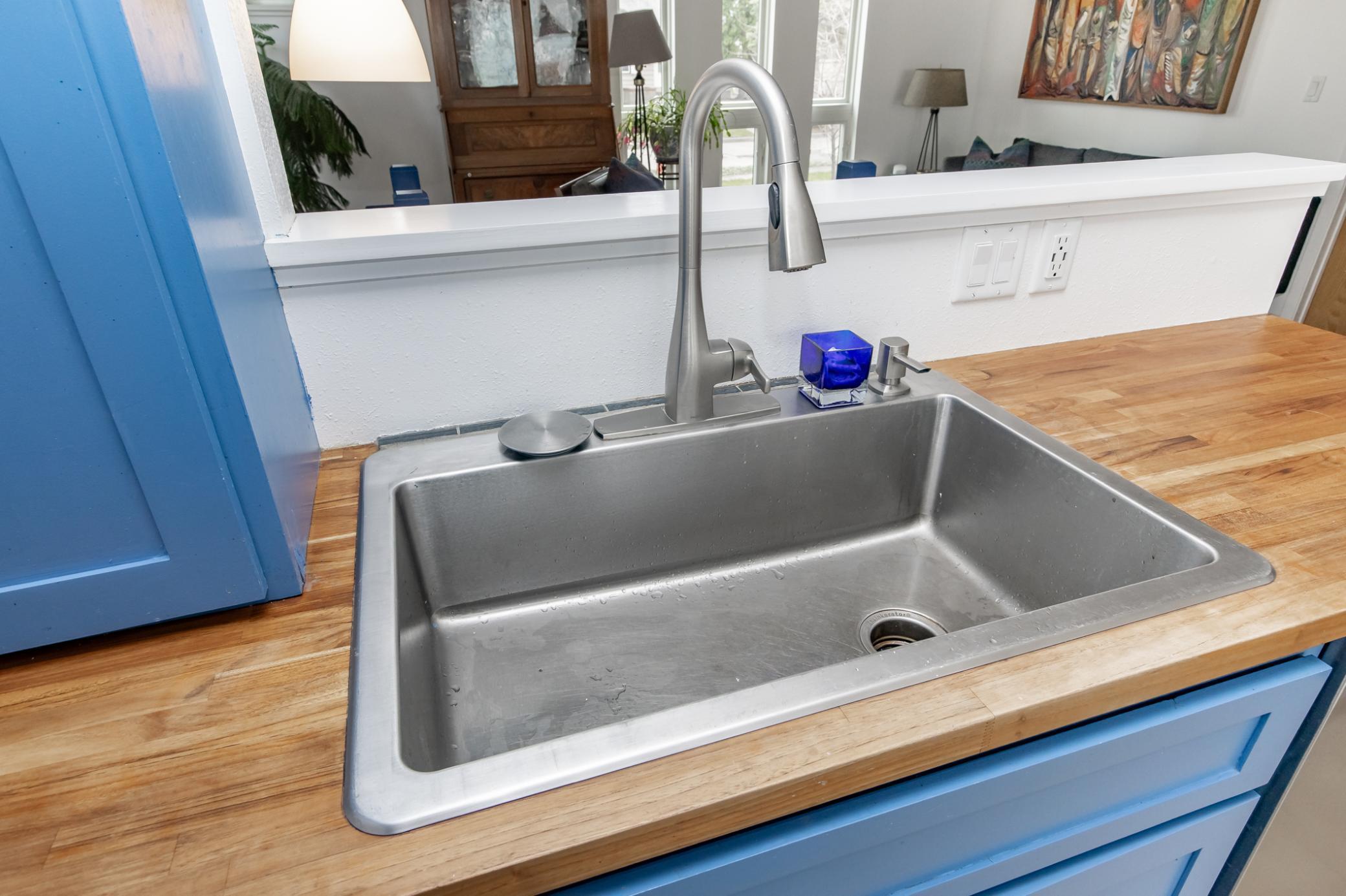 Eat-in Kitchen